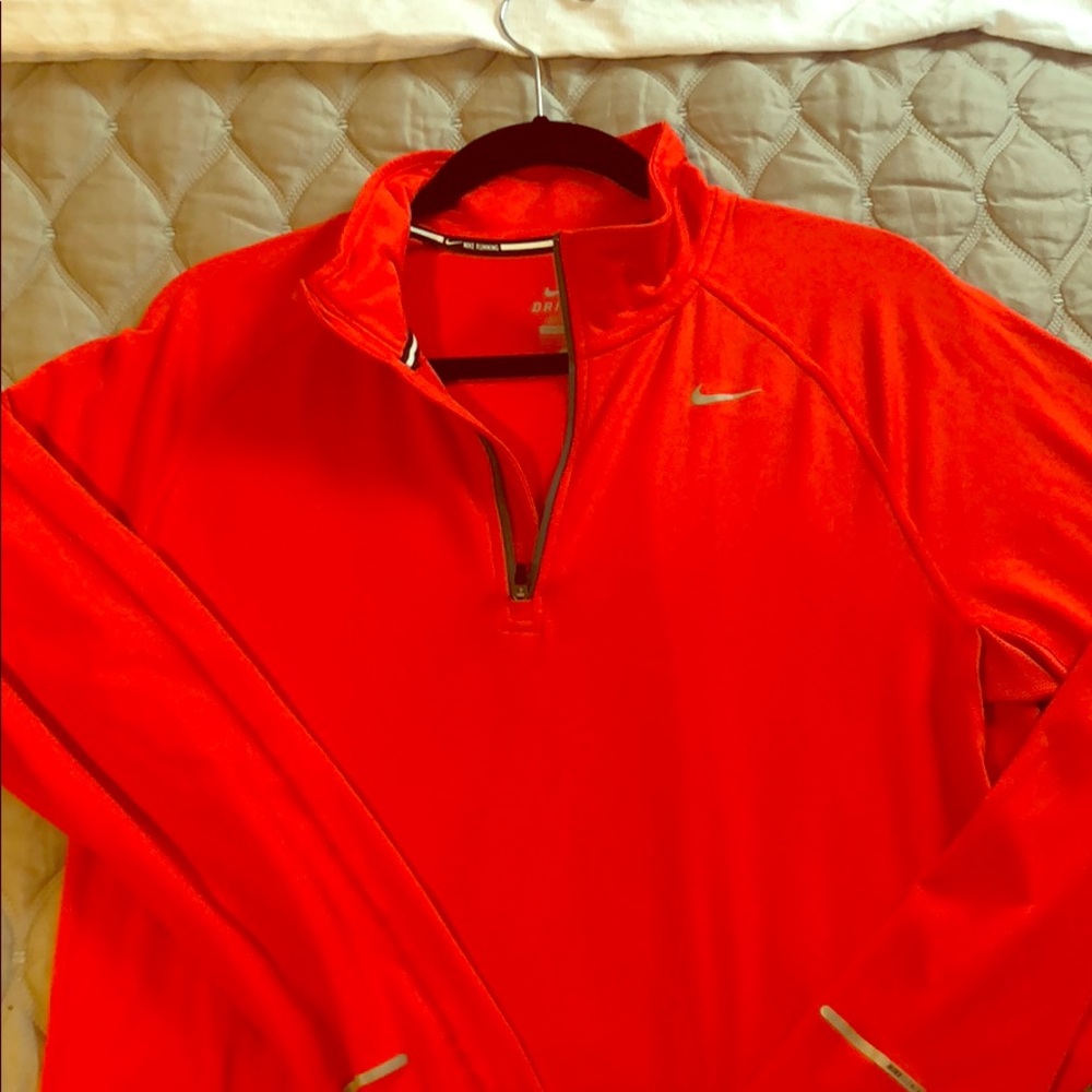 NIKE men’s running long sleeved top